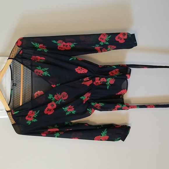 🌹Red Roses Black Blouse🌹 - Picture 5 of 5